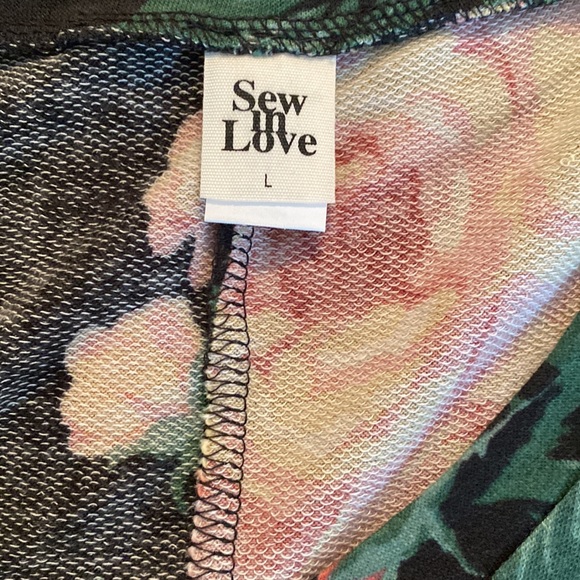 Sew In Love Top - Size L - Picture 2 of 2